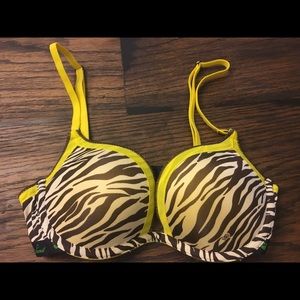 VS Push-Up Bra 32C in excellent condition.